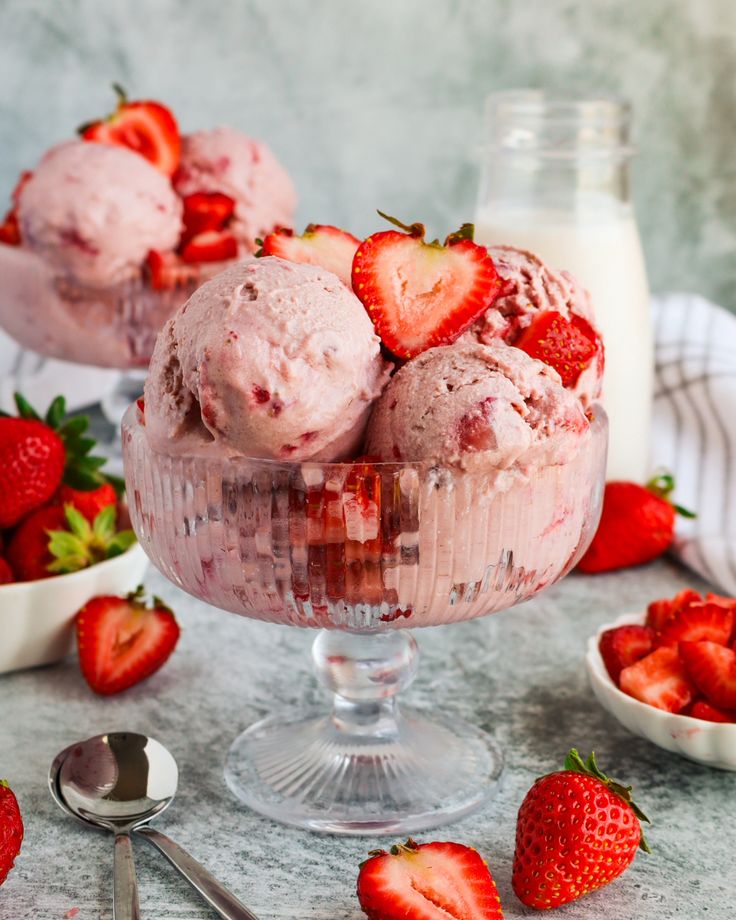 Strawberry ice cream with strawberry fruit in a dessert bowl